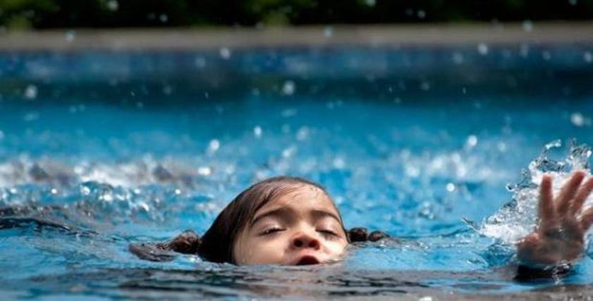 نصائح لتجنب غرق الأطفال داخل حمامات السباحة