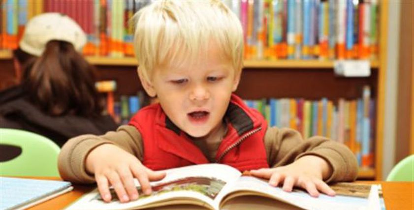تشجيع الأطفال على تعلم القراءة 