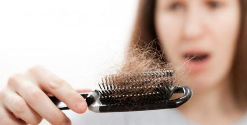 استشاري تغذية تقدم العلاج الغذائي لمنع تساقط الشعر