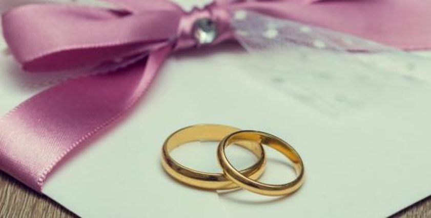 ما هي حدود العلاقة بين الزوجين بعد العقد وقبل الدخول؟