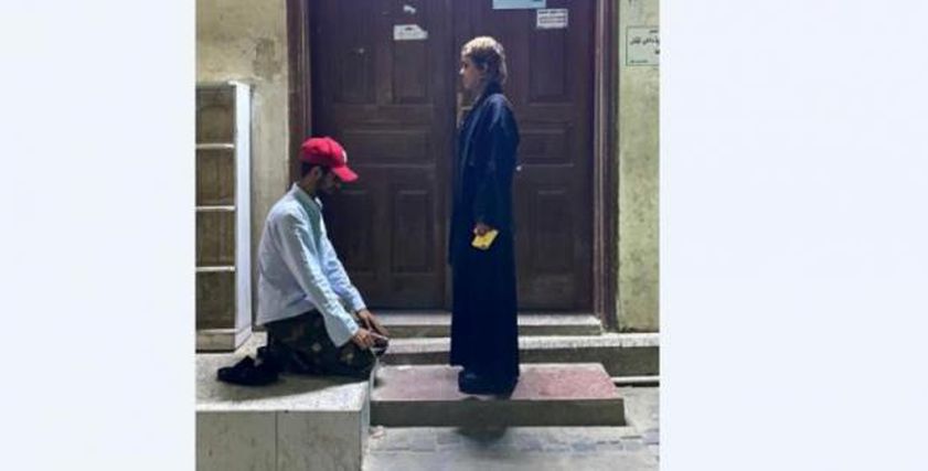 يمنية تقيم في جدة.. تفاصيل جديدة في واقعة سجود شاب لفتاة أمام مسجد بالسعودية