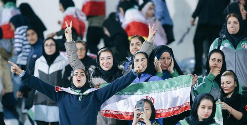 بالفيديو والصور| إيرانيات داخل ملاعب كرة القدم لأول مرة منذ 40 عاما