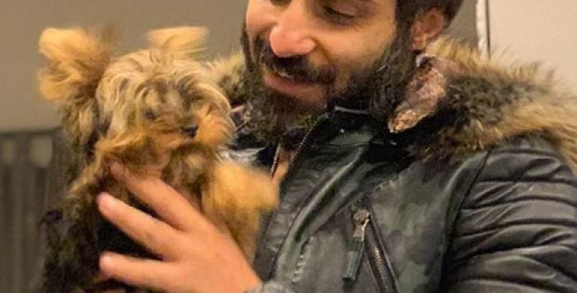 أحمد فهمي مع كلبته