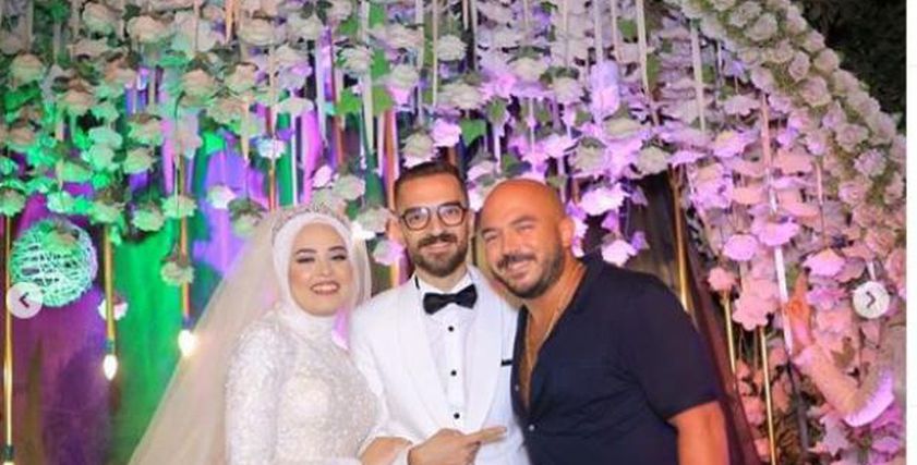 محمود العسيلي يحيي حفل زفاف إحدى متابعيه