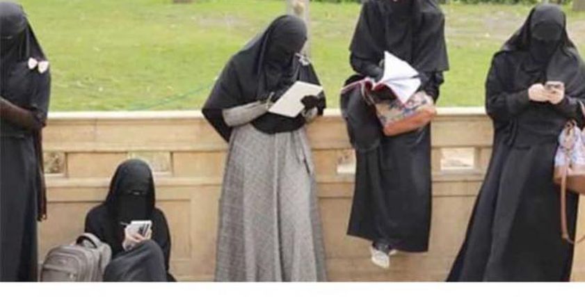 جامعة اسلامية  تمنع ارتداء النقاب في اندونيسيا