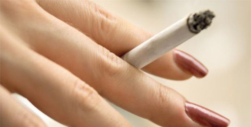 استشاري يقدم نصائح للاقلاء عن التدخين