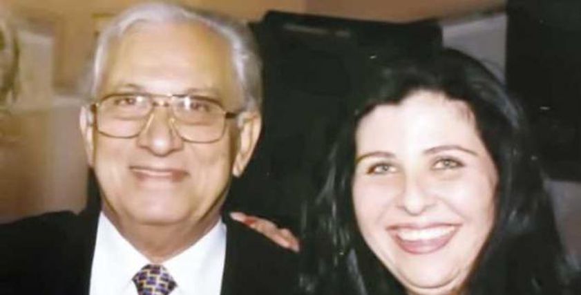الراحل عمر الحريري مع ابنته