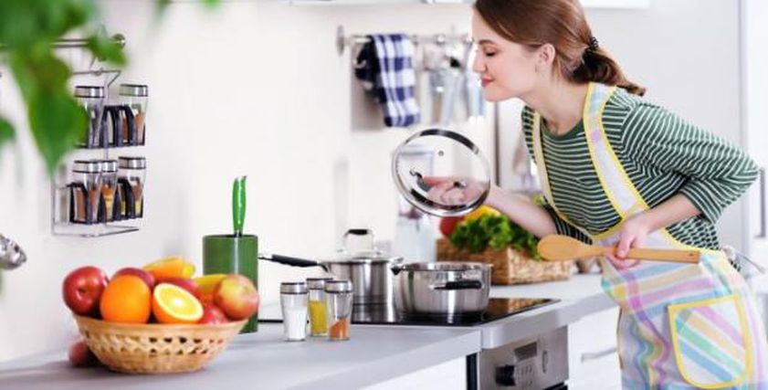 7 طرق بسيطة للتخلص من رائحة الطعام بالمنزل من بينهما..