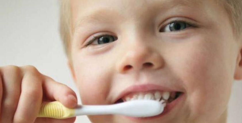 بالفيديو| طبيب أسنان  يقدم العديد من النصائح  حول الأسنان اللبنية لدي الأطفال