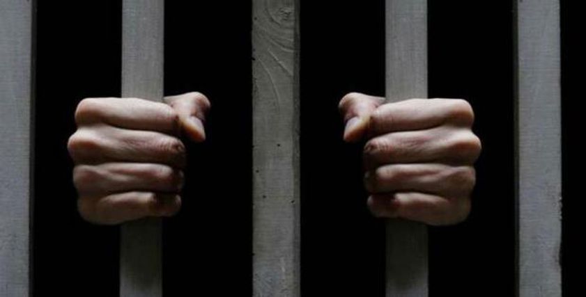 السجن لـ«أم» كويتية: قالت لابنها «إدرس يا حمار»