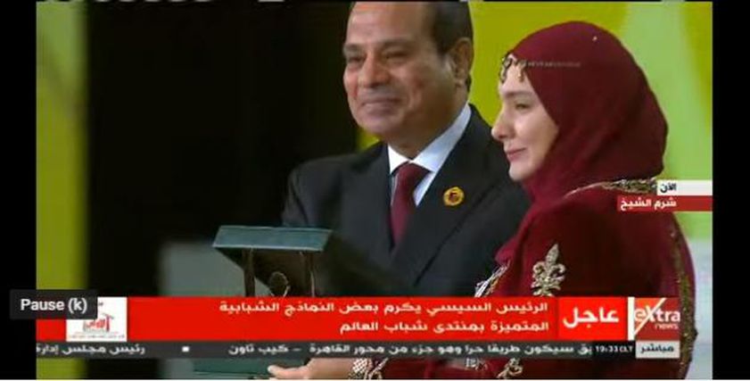 تكريم الرئيس عبدالفتاح السيسي للشابة دنيا زاد