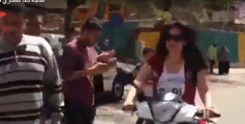 سما المصري تفاجأ الجمهور بركوبها دراجه مستنكرة من طلب الفتيات 