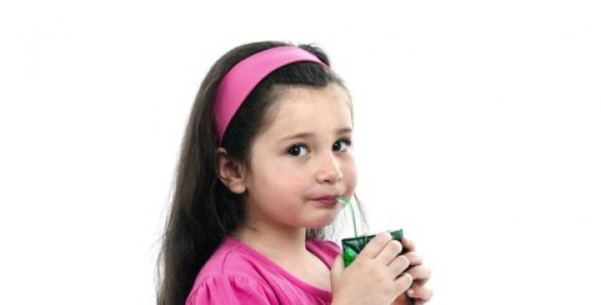 المشروبات الغازية وخطورتها على صحة الأطفال