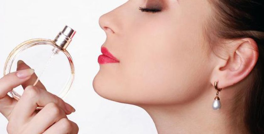 تعطر المرأة خارج المنزل