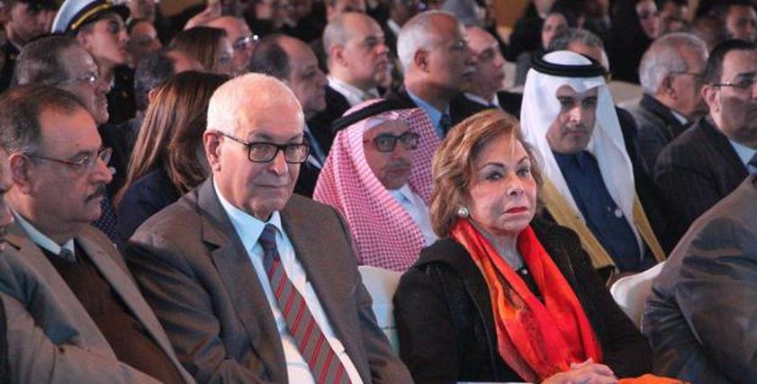 السفيرة مرفت التلاوي اثناء مشاركتها في المؤتمر الاعلامي