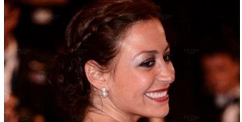 منة شلبي: ماما كانت هتحرقلي شعري بسبب القمل