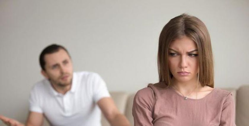 كيف يتعامل الزوج مع الزوجة العنيدة