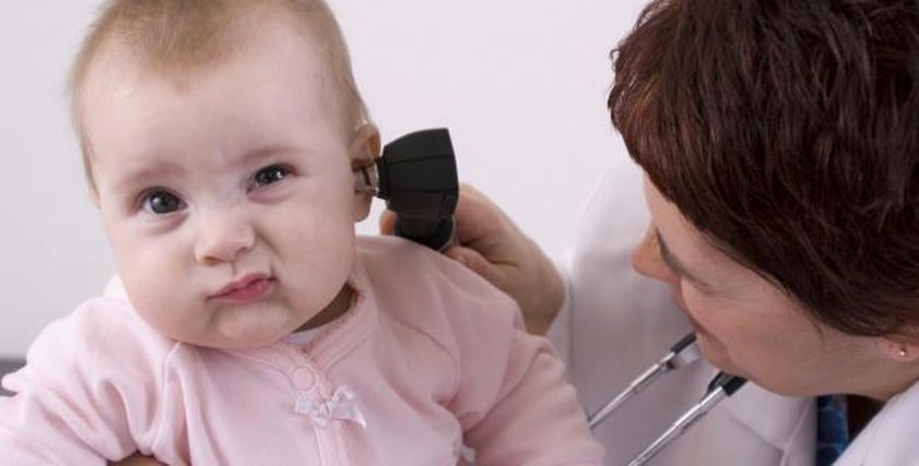 في اليوم العالمي لضعاف السمع..كيف تكتشف الأم اصابة طفلها بعد الولادة بمشاكل سمعية