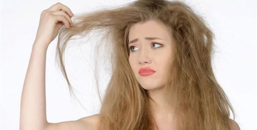 5 عادات تؤذي الشعر يجب التوقف عنها