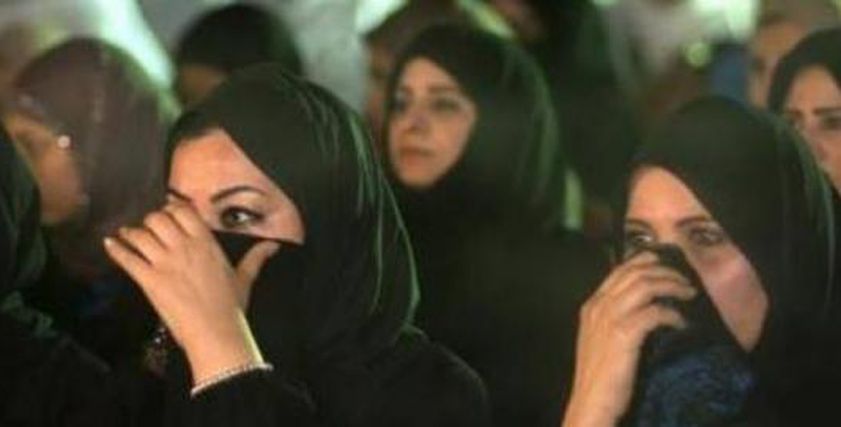 السعودية تبدأ في تعديل الحالات الاجتماعية للمرأة عن طريق المحمول