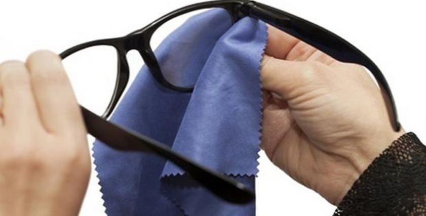 نصائح لتنظيف عدسات النظارة دون خدشها