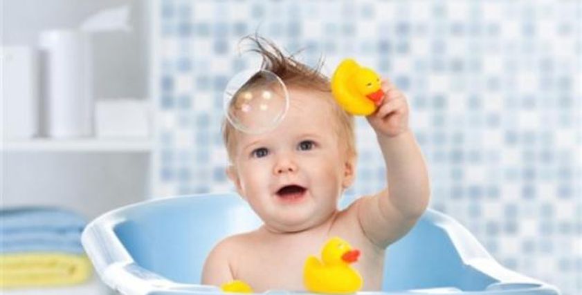نصائح عند استحمام الطفل في الشتاء