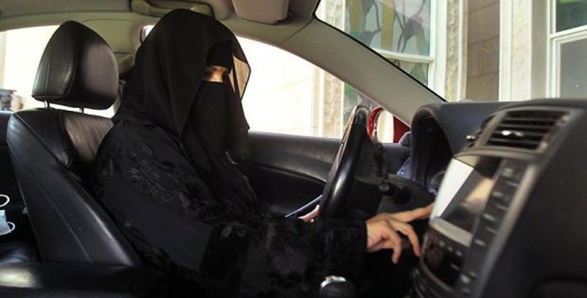 المرأة السعودية تقود سيارة