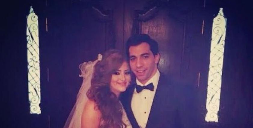 أحمد الأحمر وزوجته