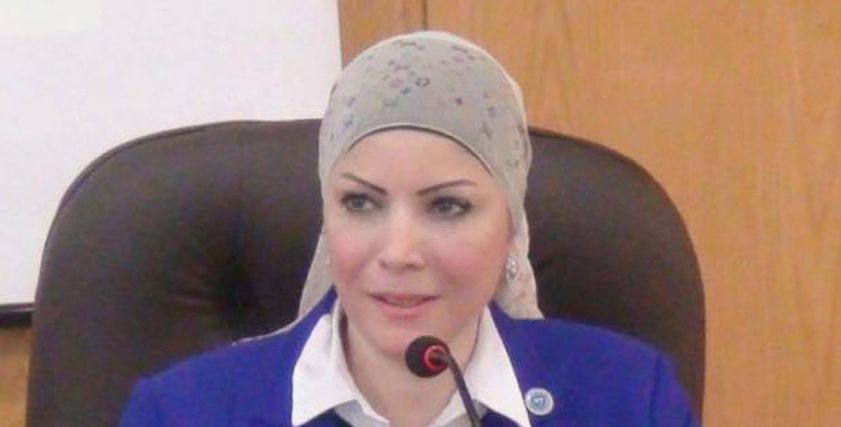 ﺍﻟﺪﻛﺘﻮﺭﺓ ﻣﻨﺎﻝ ﺍﻟﻌﺒﺴﻲ رئيس الجمعية العمومية لنساء مصر