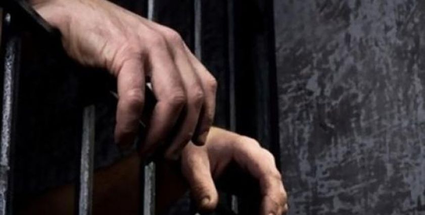 السجن 15 عاما لرجل عرض ابنته للبيع في العراق