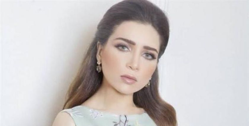 الفنانة مي عز الدين