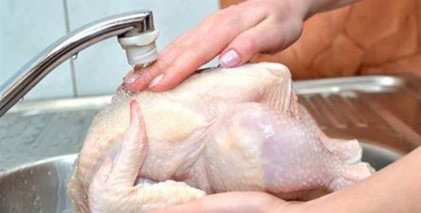 استشارى تغذية توضح الطرق الصحية لتعقيم الدجاج