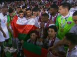 لاعبو قطر يحتفلون بلقب كأس آسيا مع العلم العماني