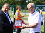 الأهلي يُهدي سفير مصر في سلوفينيا «درع النادي»