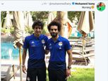 «هاني» ينشر صورته مع «صلاح» في معسكر المنتخب