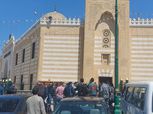 وصول جثمان زوج والدة حسين الشحات إلى مسجد السيدة نفيسة (صور)