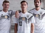 بالصور| «المنتخب الألماني» يكشف عن قميصه الذي سيخوض به كأس العالم