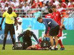 لاعب الدنمارك يخرج على نقالة أمام بيرو بعد تعرضه لاصابة خطيرة