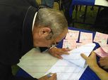 بالصور| زكريا عزمي يدلي بصوته في انتخابات الجزيرة