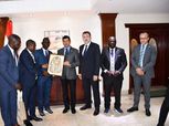 وزير الرياضة يلتقي وفد الاتحاد الأوغندي لتعزيز التعاون في اكتشاف الموهوبين