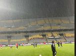 الأمطار تفاجئ لاعبي الأهلي والمصري قبل انطلاق المباراة