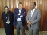 إسماعيل يوسف يهدى سفير مصر في اثيوبيا درع وفانلة الزمالك