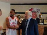 كواليس لقاء «مرتضى» مع لاعب السلة الأمريكي «تيريل ستوجلين»