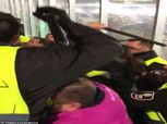 بالفيديو| أول تعليق من توتنهام بعد اعتداء الأمن الإسباني على مشجعيه في «كامب نو»