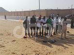 خاص بالصور| مشجعو السنغال يؤدون الصلاة أمام استاد الدفاع الجوي قبل مواجهة تنزانيا