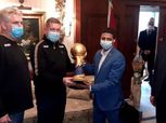 وصول نسخة كأس العالم لكرة اليد إلى مطار القاهرة