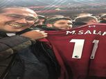 بالصور| هدية من «صلاح» لمشجع مصري بعد فوز ليفربول على أرسنال