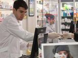 لاعب كرة إسباني يعمل داخل صيدلية لمواجهة تفشي فيروس كورونا