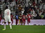 بعد تأهل العنابي| بالفيديو.. جمهور الإمارات يضرب لاعبي قطر بـ«الشباشب»