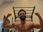 محمد صلاح يستعرض عضلات بطنه في صورة جديدة